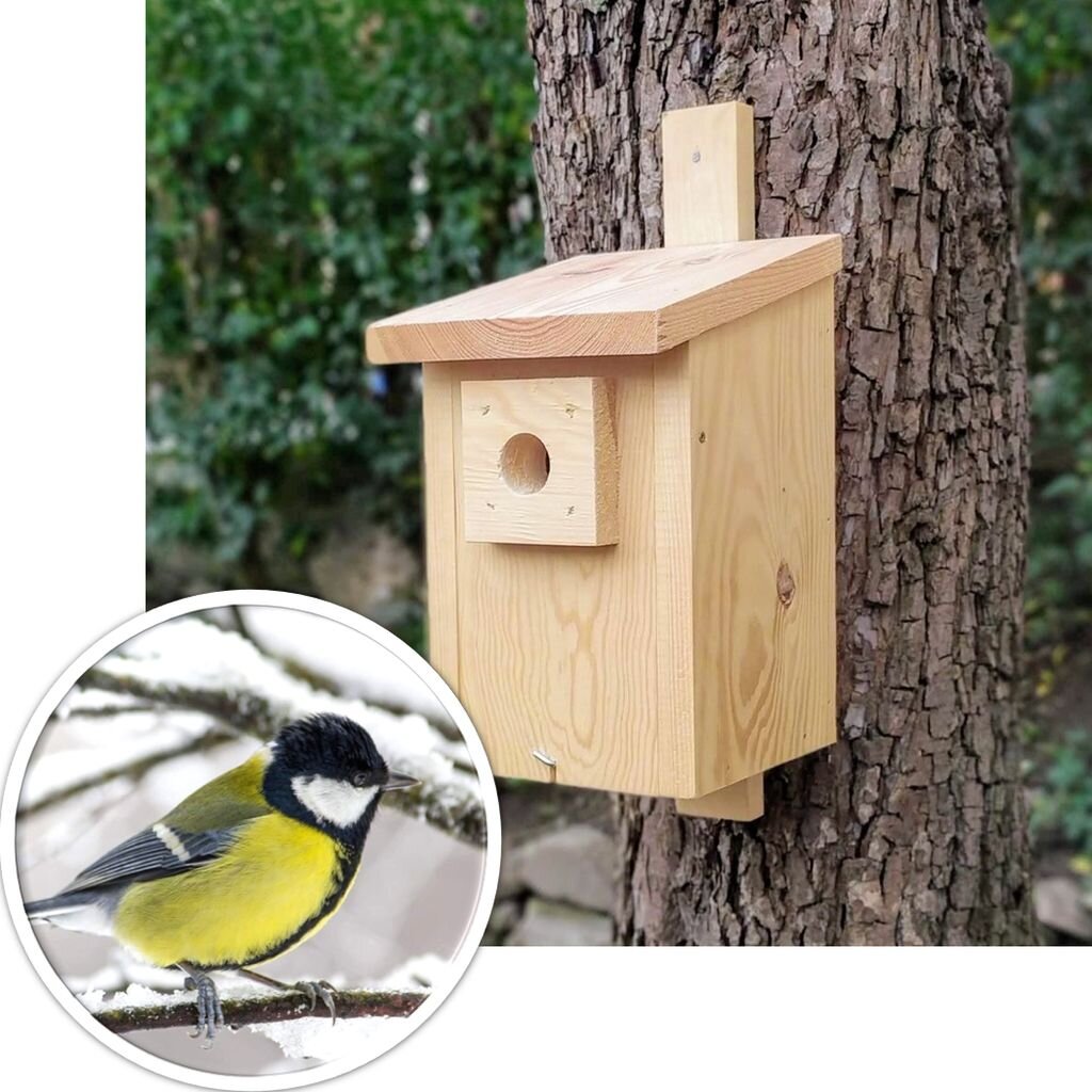 Drevená búdka pre sýkorky a vrabce – prírodné prevedenie bez náteru.
OPBDBUDSYK
